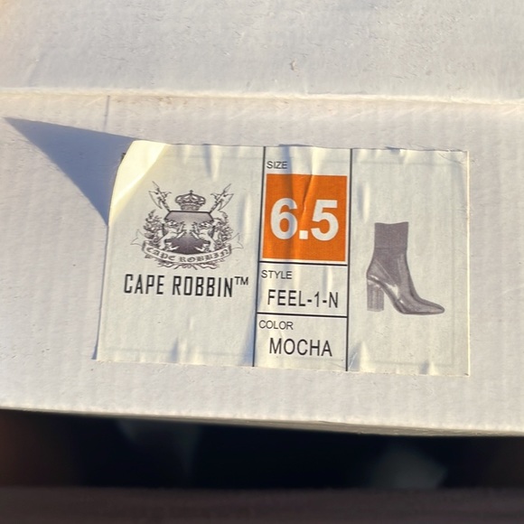 Cape Robbin 3-4inch brown heel boots - Picture 4 of 4